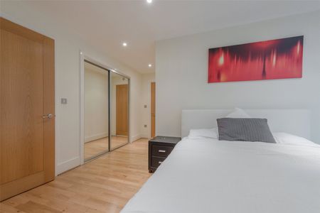 St. George Wharf, London, SW8 2LZ - Photo 5