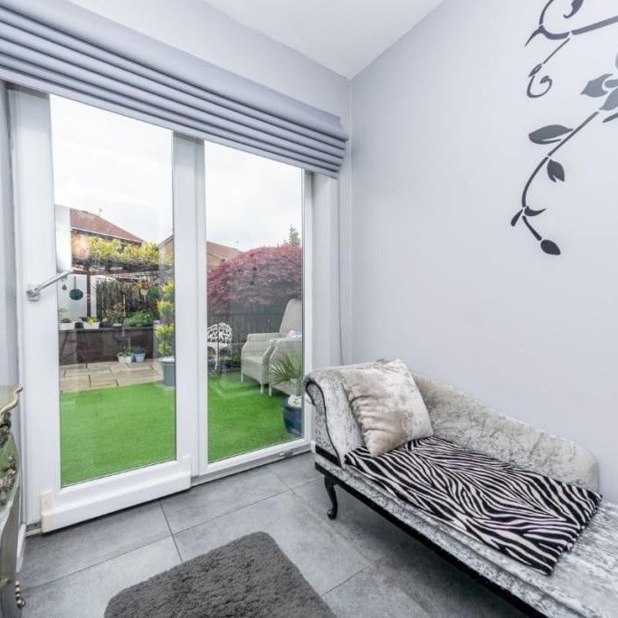 3 Bed Detached House, Clayton Way, LS10 - Photo 1