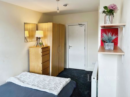 5 bedroom house to rent Booth Avenue, Manchester, Greater Manchester, M14 - Photo 3