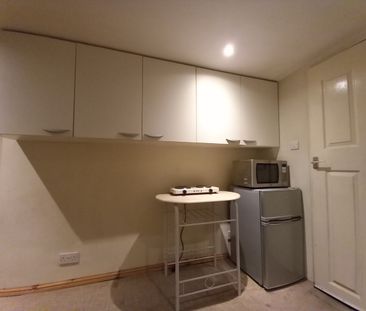 Room in a Shared House, Moore Close, CR4 - Photo 3