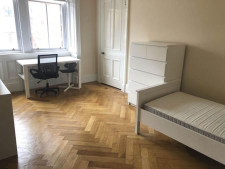 1 bedroom in a flat share to rent - Photo 2