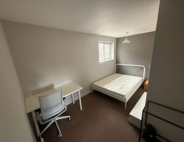 Bluecoat Close Room 2 - Photo 1