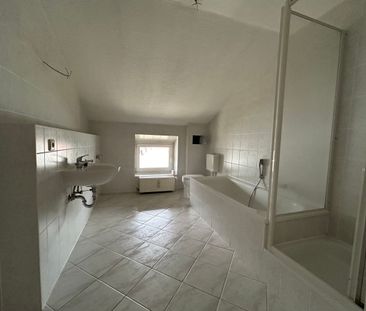 gemütliche 3,5-Raum-Wohnung im DG mit eigenem Gartenanteil - Photo 2