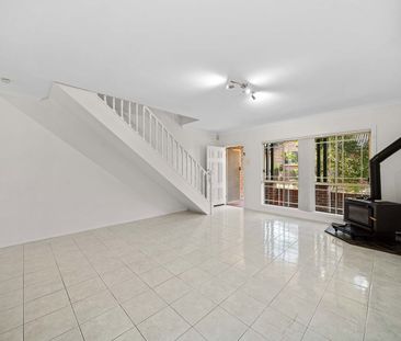 Modern Living in a Convenient Edensor Park Location - Photo 1