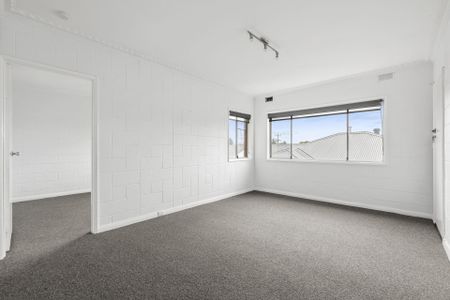 Spacious Apartment In The Heart of Geelong West - Photo 4