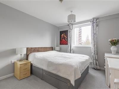 Lombard Road, SW11 - Photo 5