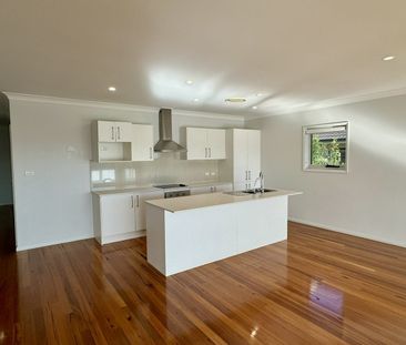 SPACIOUS THREE BEDROOM HOME - Photo 1