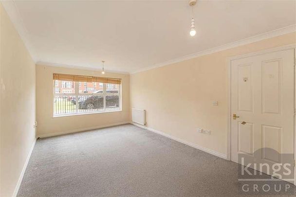 Cobham Close, Enfield, EN1 - Photo 1