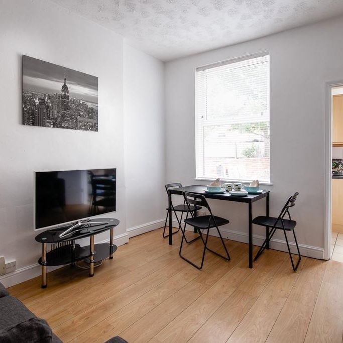 5 bedroom semi-detached house to rent - Photo 1