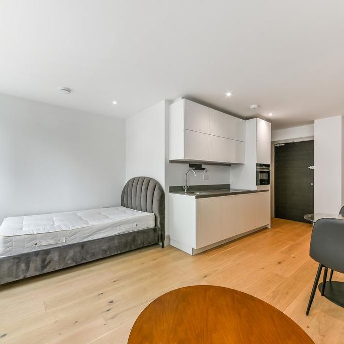 Studio to rent - Photo 1