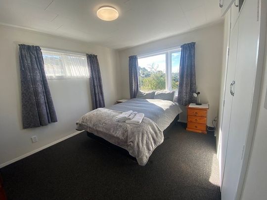 Large three bedroom with wifi and fully furnished - Photo 1
