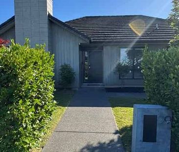 Charming 4BR house in Karaka Lakes - Photo 4