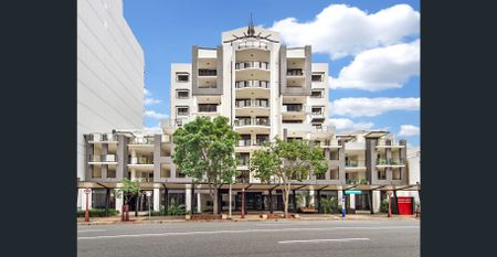 LARGE ONE BEDROOM WITH GIGANTIC BALCONY! - Photo 2