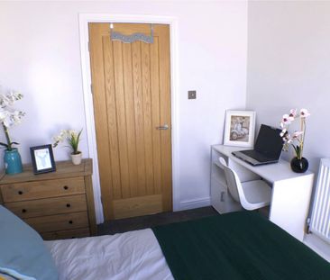 4 bed Apartment for Rent - Photo 2