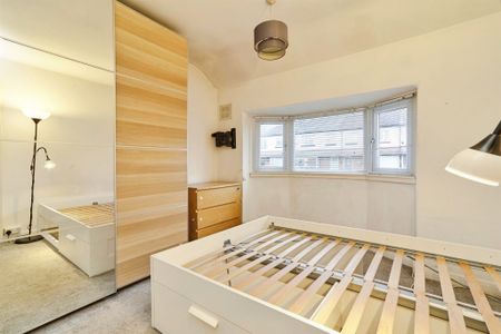 Burley Wood Crescent, Leeds - Photo 3