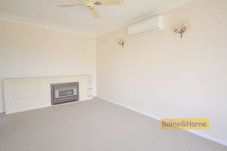 GREAT LOCATION, ROOM FOR ALL THE FAMILY! - Photo 2
