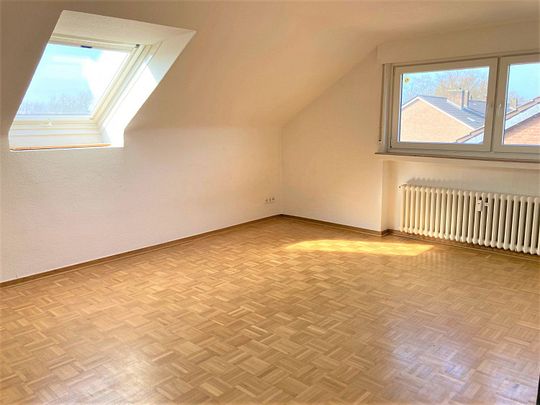 *HELLE, FREUNDLICHE ZWEIZIMMER-DACHGESCHOSSWOHNUNG FRISCH RENOVIERT* - Photo 1