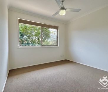 Spacious renovated 3 Bedrooms Townhouse in a very convenient location - Photo 6