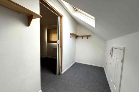 2 bedroom end of terrace house to rent - Photo 2