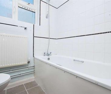 Roundhill Way, Guildford, Surrey, GU2 - Photo 4