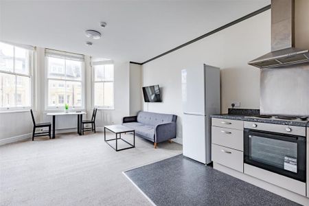 3 bedroom flat to rent - Photo 5