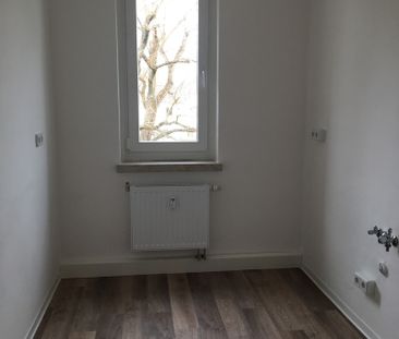 Gemütliche 3-Raum-Wohnung mit Badewanne und sonnigem Balkon - Foto 2