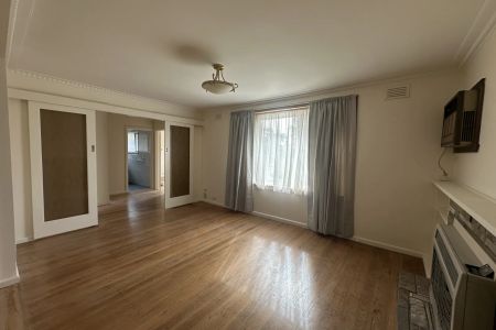 Charming 3-bedroom home - Photo 2