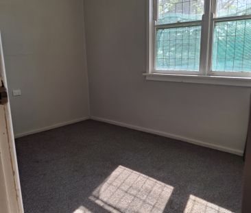 3 Bedroom House in West Dubbo - Photo 3