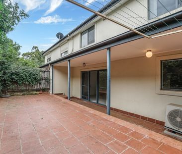 Space, Style and Comfort in One Beautiful Townhouse - Photo 5