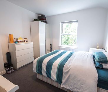 All En-suite rooms in modern Didsbury apartment - Photo 2
