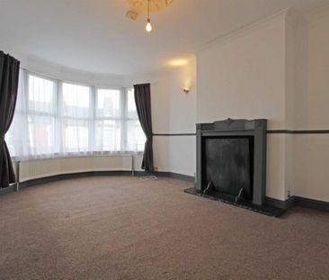 Fleetwood Avenue, Westcliff On Sea - Photo 2