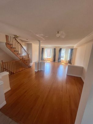 For Lease - 27 Frost King Lane, Toronto, Ontario - Photo 1