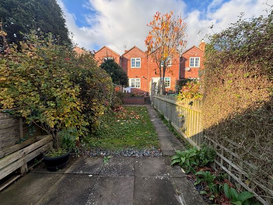 2 bed terraced house to rent in New Street, Kenilworth, CV8 - Photo 1