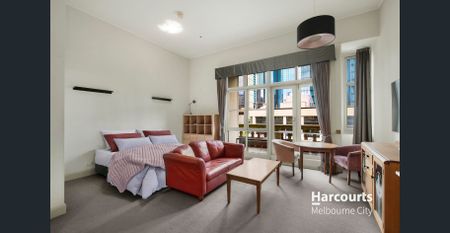 Iconic 'The Grand' - Furnished - Electricity & Cold Water usage Included - Photo 2