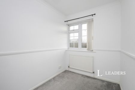 3 bedroom house to rent Lakelands Close, Hampden Park, Eastbourne, BN22 - Photo 4