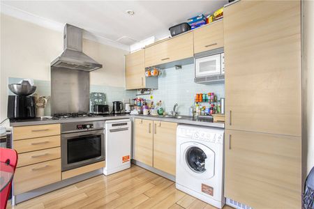 Victoria Mews, St. Judes Road, Englefield Green, Egham, TW20 0BF - Photo 3