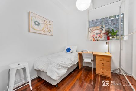 Fully furnished 2 bedroom apartment on Lonsdale Street! - Photo 3