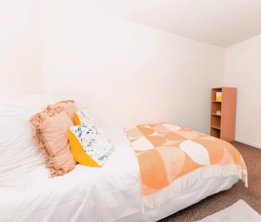 Large Room - Photo 6