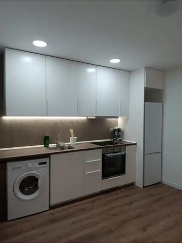 Plaça de Pep Ventura, Badalona, Catalonia 08912 - Photo 4