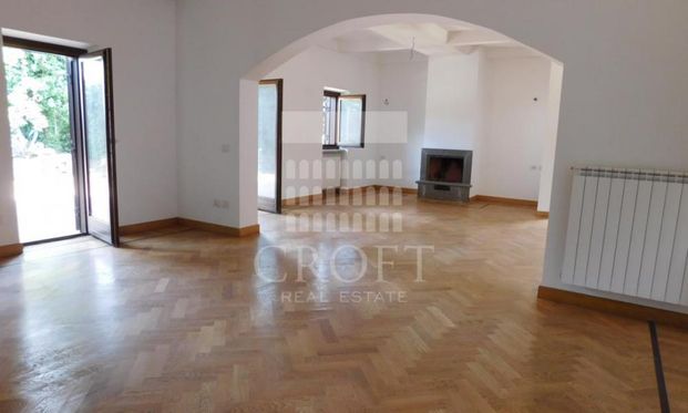 Cassia-La Storta: Idependent villa in small gated community, 1 homeoffice/study, 5 bedrooms, 3 bathrooms, lounge, dining room, kitchen, terrace, garden, AC in all bedrooms, private parking space. Ref. 2206 - Foto 1