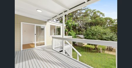 Spacious family home with leafy outlook - Photo 5