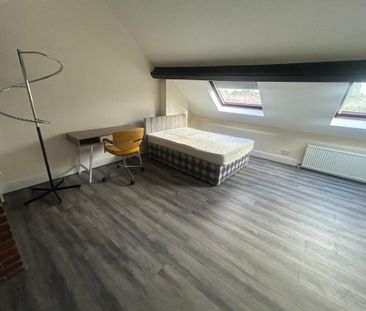 6 Bed Student Accommodation - Photo 2