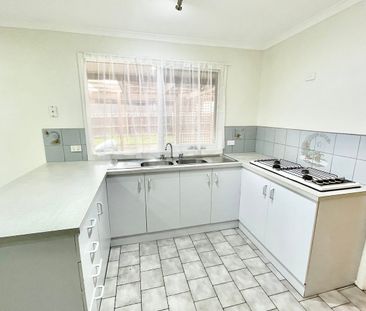 Perfect Family Home – Walk to Schools & Parks - Photo 4