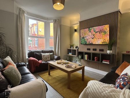 4 Bed Terraced House, Earlsfield Road, L15 - Photo 2