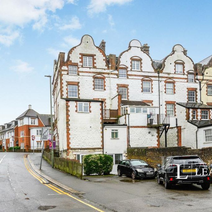 3 bedroom flat to rent - Photo 1