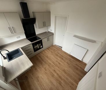 3 bed Terraced - To Let - Photo 3