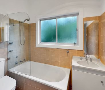 WARM AND INVITING COTTAGE IN LAWSON - Photo 5