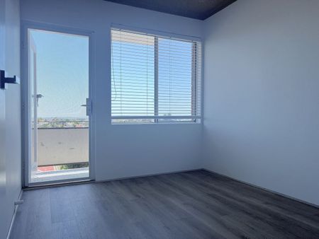 Renovated, Comfortable Plus Views - Photo 3