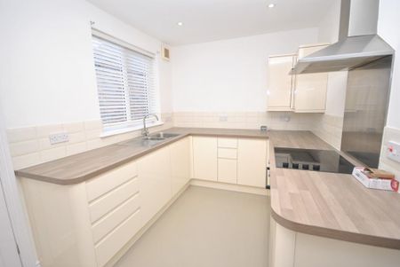 2 bedroom terraced house to rent - Photo 4