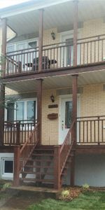 Superbe et Très Grand 3 ½ à Aires Ouvertes - Limoilou/Maizerets - 1 Chien Accepté! - Photo 3